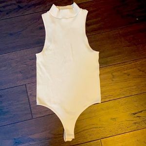 🎉2/$20 NWOT Sleeveless turtleneck bodysuit